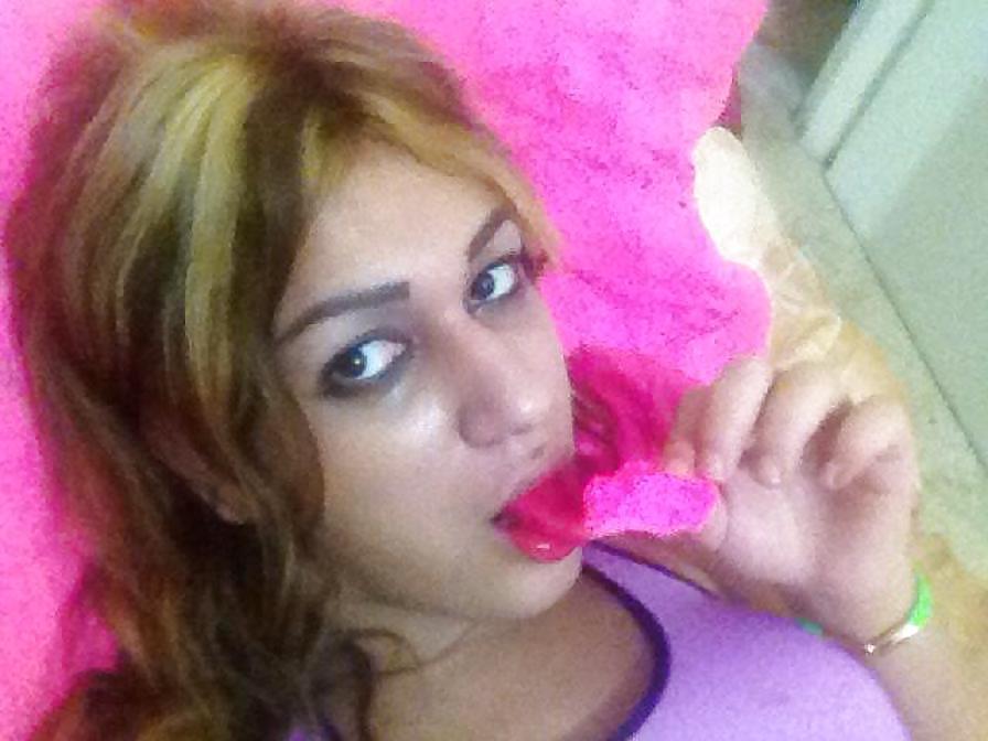 25P Arab Turkish women: Layla
