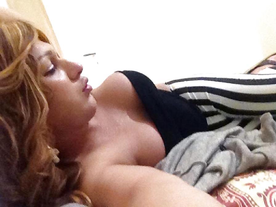 25P Arab Turkish women: Layla