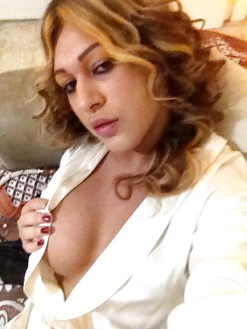 25P Arab Turkish women: Layla