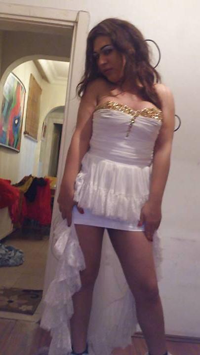 25P Arab Turkish women: Layla