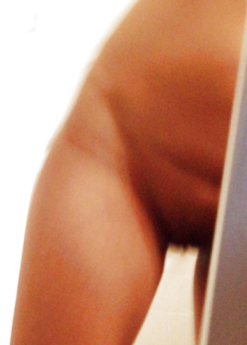25P Asian MILF Pussy Gap shots