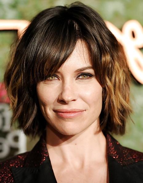 25P Evangeline Lilly HOT 'n' SEXY in shiny-glitter red
