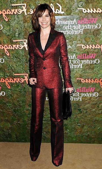 25P Evangeline Lilly HOT 'n' SEXY in shiny-glitter red