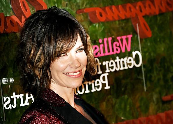 25P Evangeline Lilly HOT 'n' SEXY in shiny-glitter red