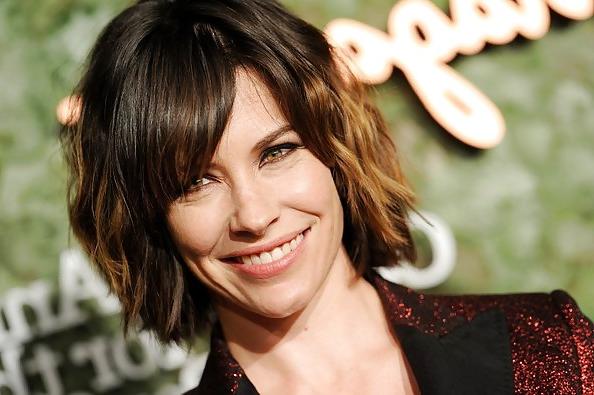 25P Evangeline Lilly HOT 'n' SEXY in shiny-glitter red