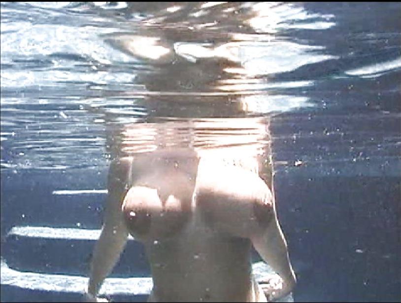 11P Linsey Dawn - Underwater !