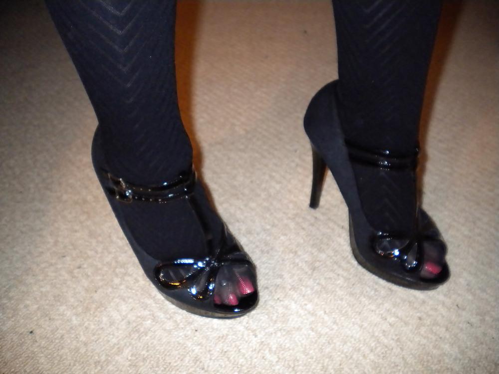 25P Sexy mature feet 12