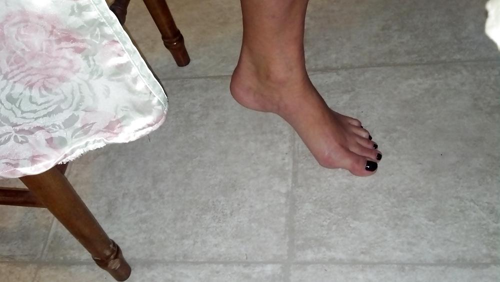 25P Sucking hubby in the kitchen