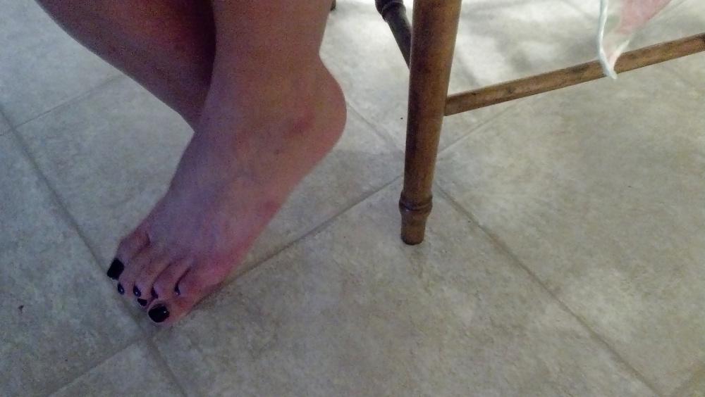 25P Sucking hubby in the kitchen