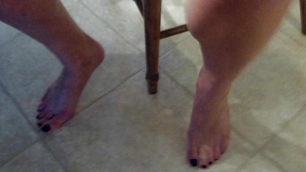 25P Sucking hubby in the kitchen