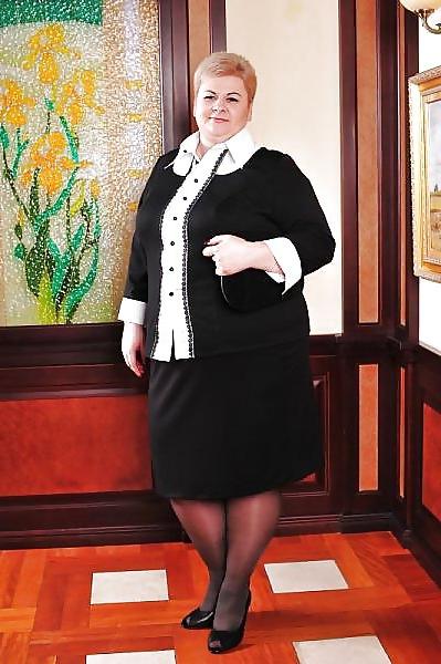 19P Lovely Dressed mature bbw  ladies, i want to kiss them!