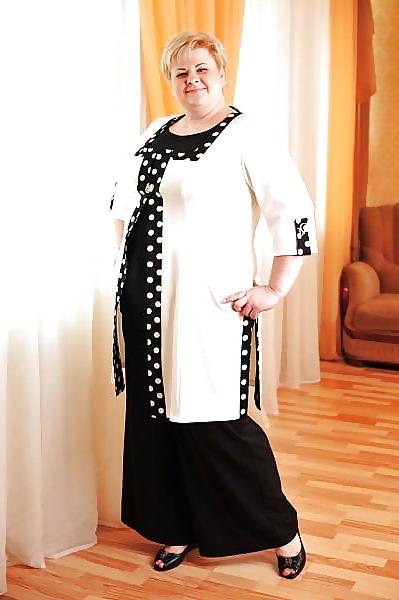 19P Lovely Dressed mature bbw  ladies, i want to kiss them!