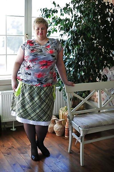 19P Lovely Dressed mature bbw  ladies, i want to kiss them!