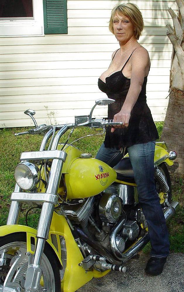 25P Gorgeous mature lady 3