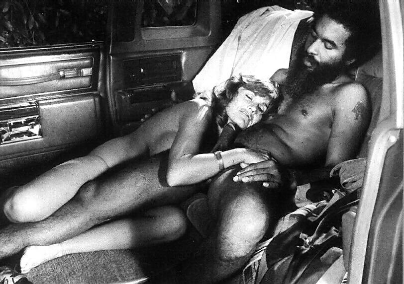25P SH Retro Pornstar Uschi Digart And Friends 