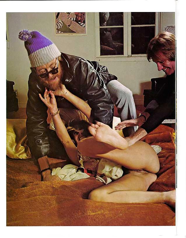 25P SH Retro Pornstar Uschi Digart And Friends 