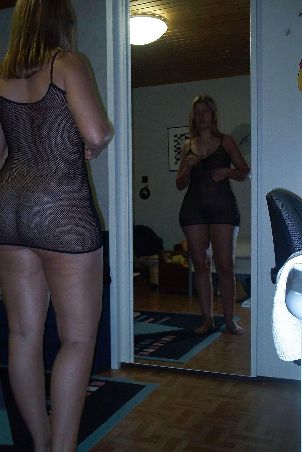 25P Gorgeous Blonde Shows Off In Front Of Her Husband
