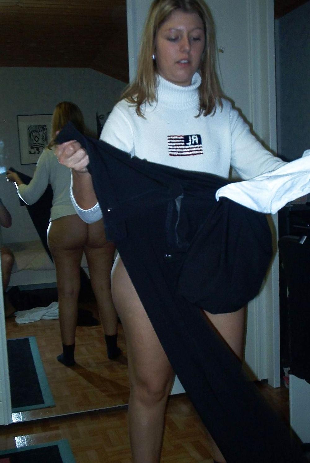 25P Gorgeous Blonde Shows Off In Front Of Her Husband
