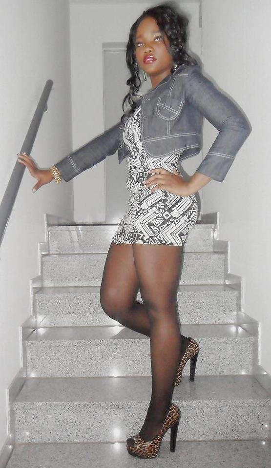 25P Amateure Black Sistas in Stockings