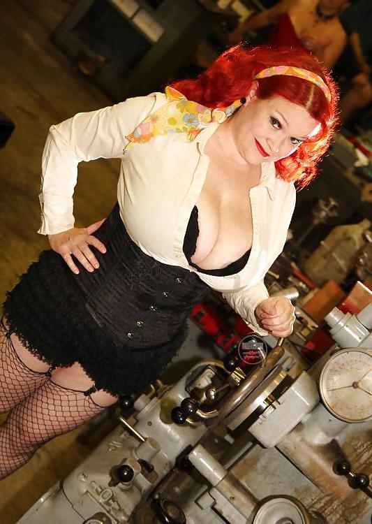 25P Voluptuous Burlesque, Pin-up and Retro Women 10