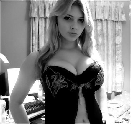 25P Black and White 939! (Cleavage 2 )