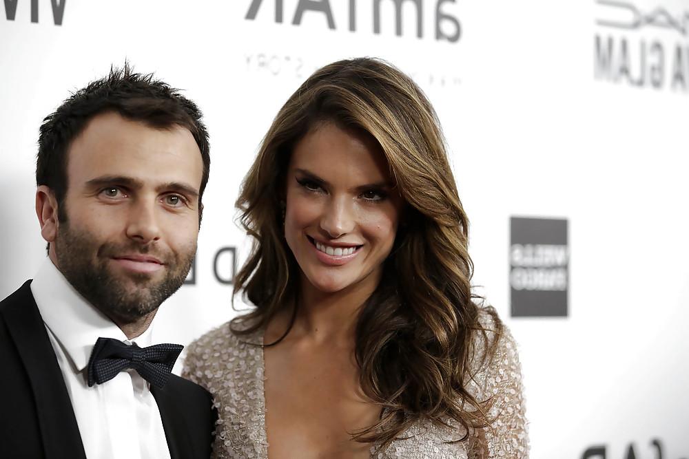 25P Alessandra Ambrosio - Cleavage Is Inspirational