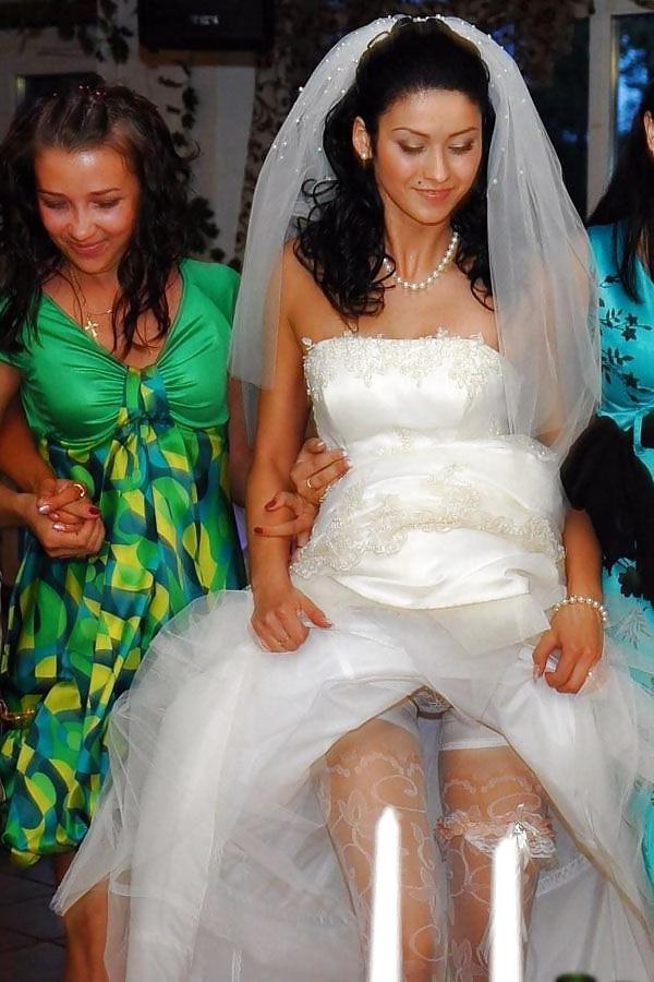 25P Girls in underwear (and a few in nice shoes)