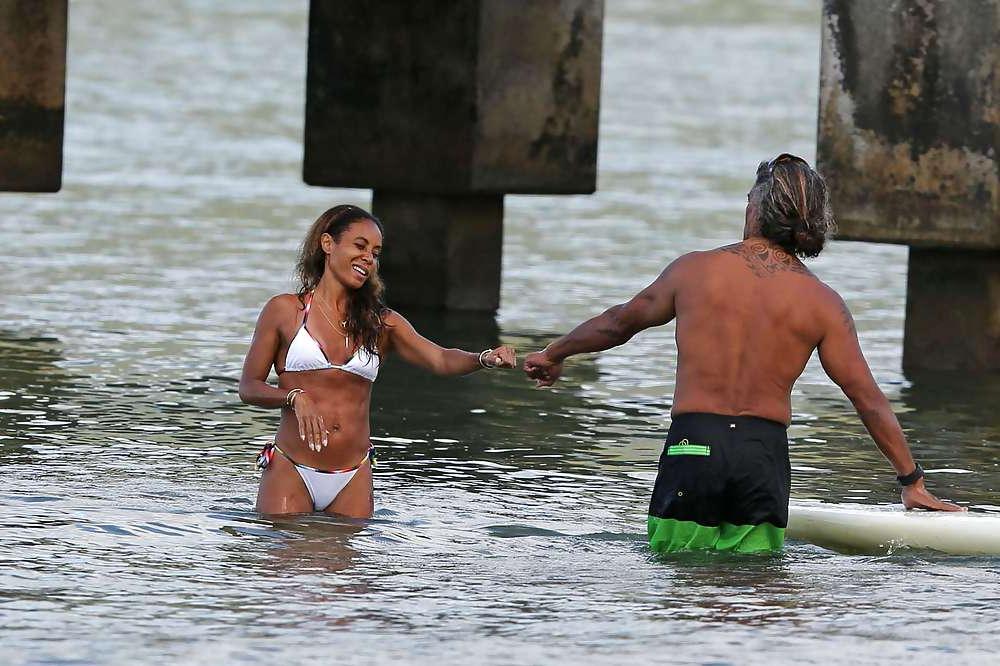25P Jada Pinkett Smith - Black Milf Bikini Photos