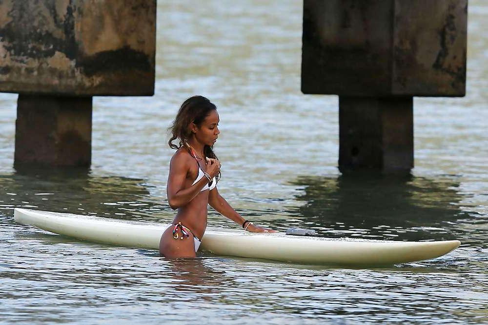 25P Jada Pinkett Smith - Black Milf Bikini Photos