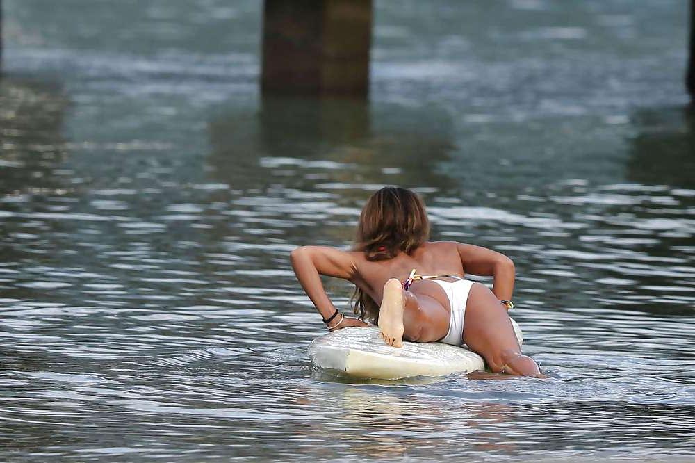 25P Jada Pinkett Smith - Black Milf Bikini Photos