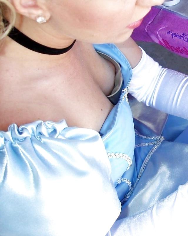 25P Downblouse Nipp Slips Cleavage and Boobs