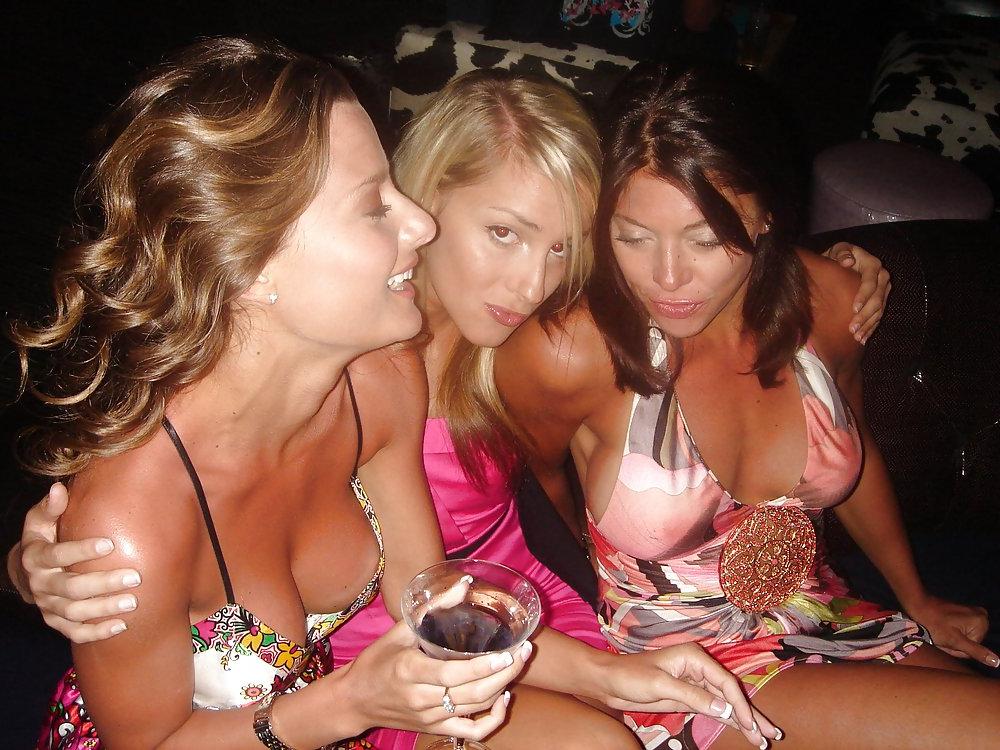 25P Downblouse Nipp Slips Cleavage and Boobs