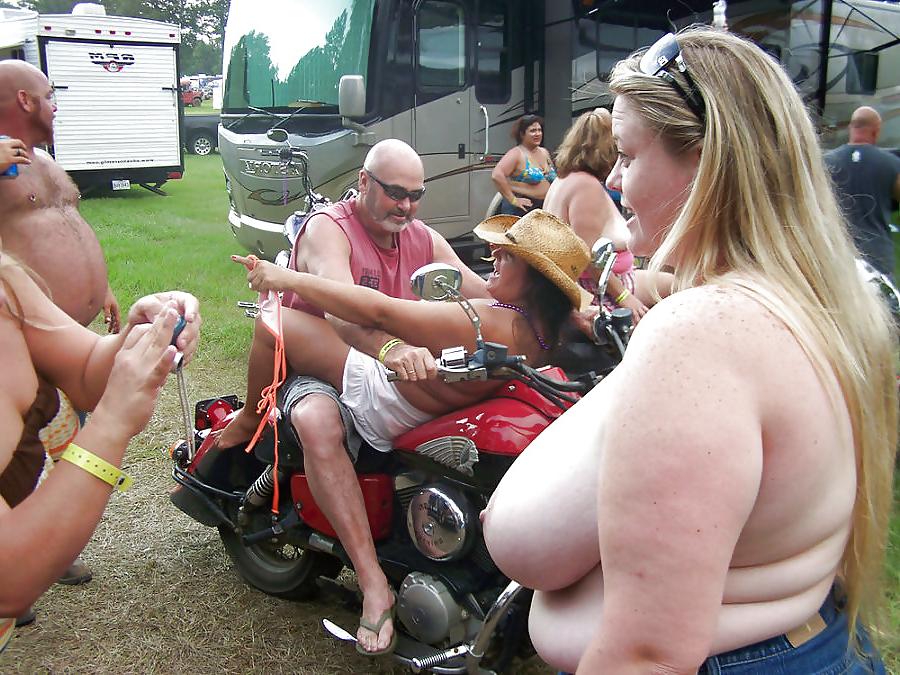 25P Public and sexy  in town