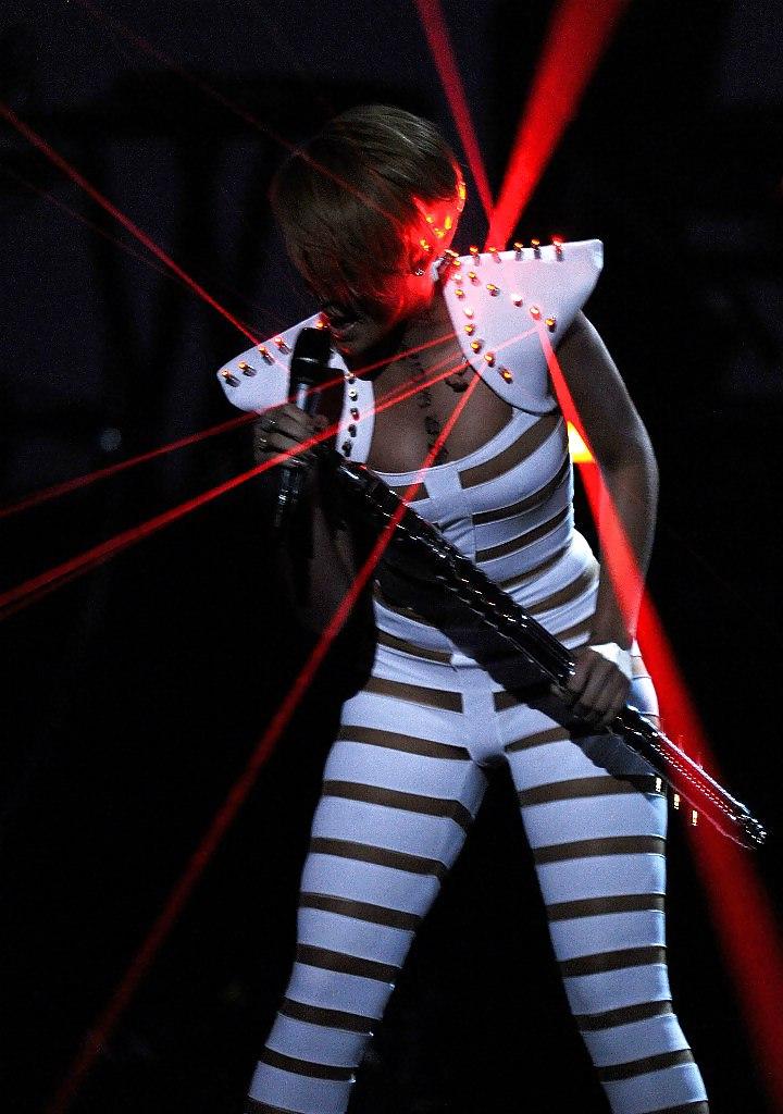 25P Sexy Black Hoe RiRi #21 (by Russian Roulette)