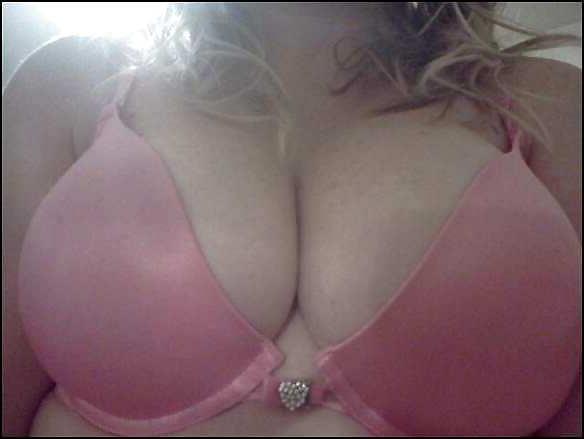 25P Selfies of Big Tit BBW Wife...for CUM?