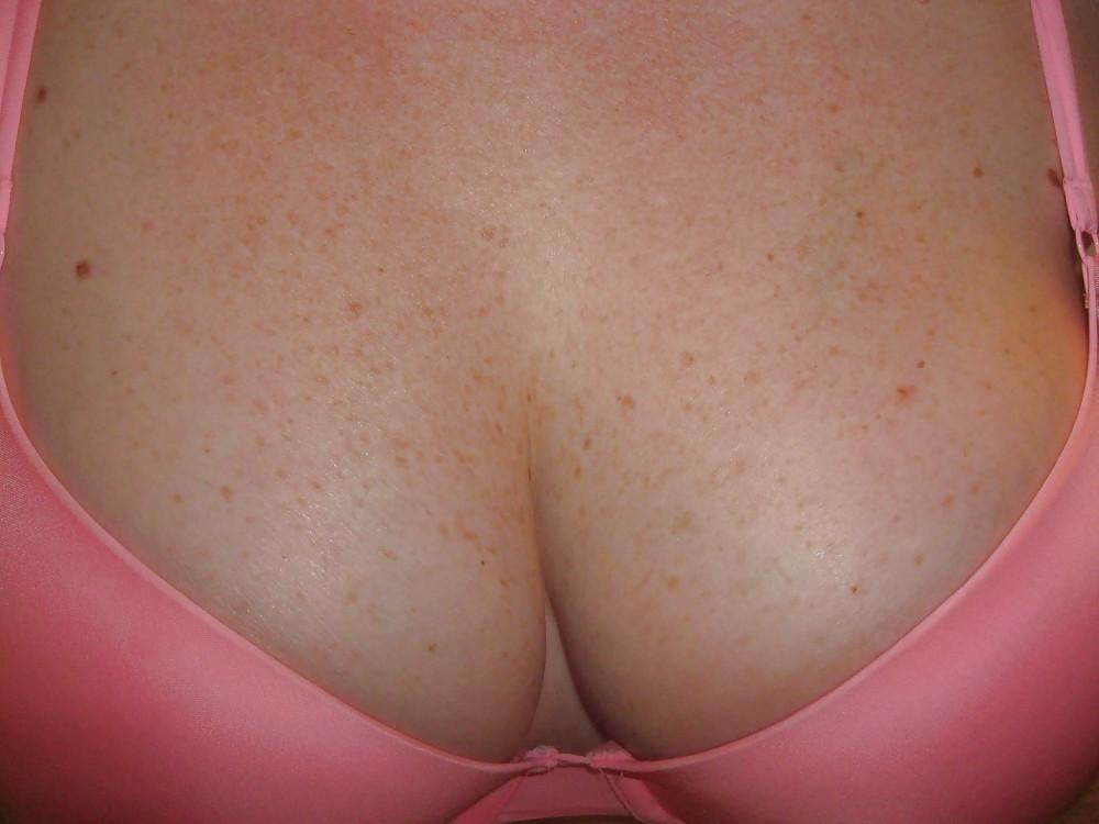 25P Selfies of Big Tit BBW Wife...for CUM?