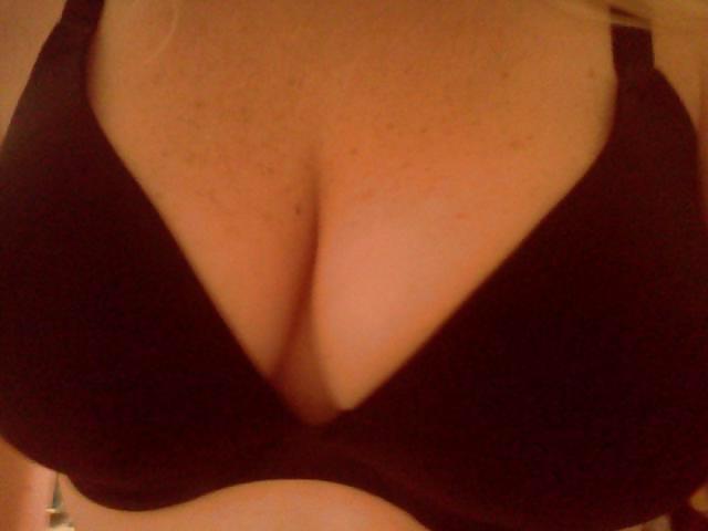 25P Selfies of Big Tit BBW Wife...for CUM?