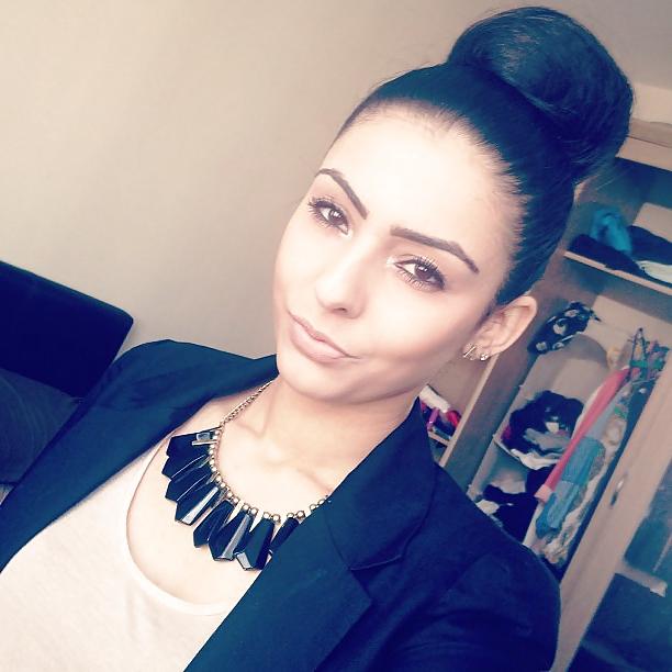 10P Uk british - Indian paki slut for comments