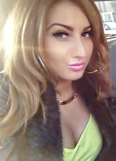 25P Uk british - turkish arab slut