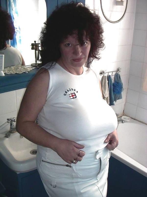 15P Showing my big breasts in the shower