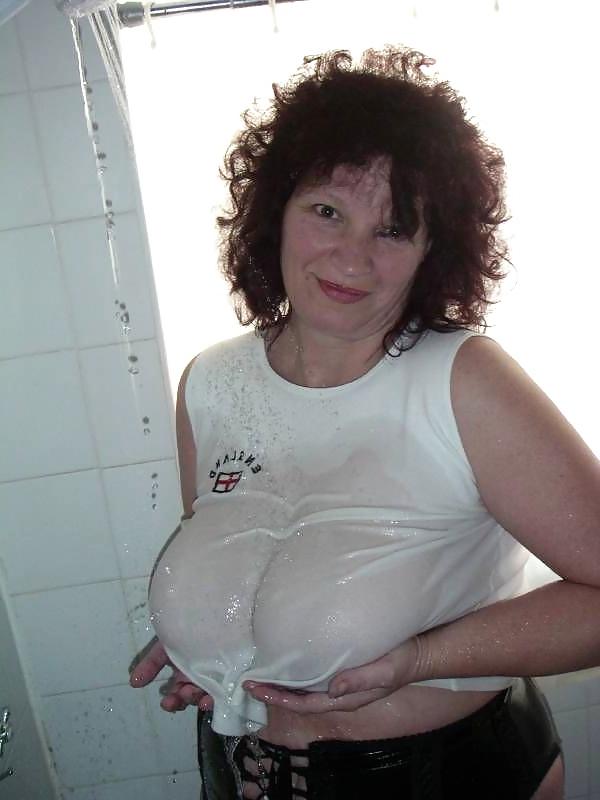 15P Showing my big breasts in the shower