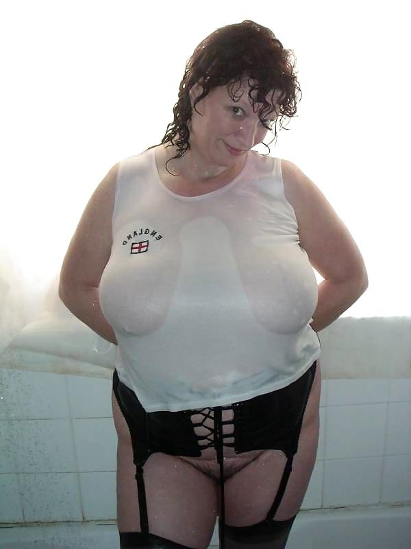 15P Showing my big breasts in the shower