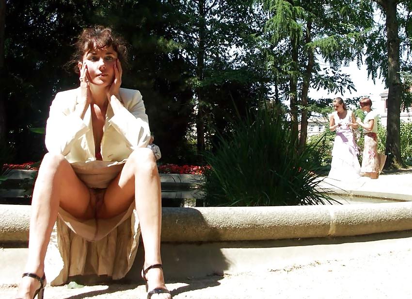 25P FRENCH NADINE flashing in a public park 2005