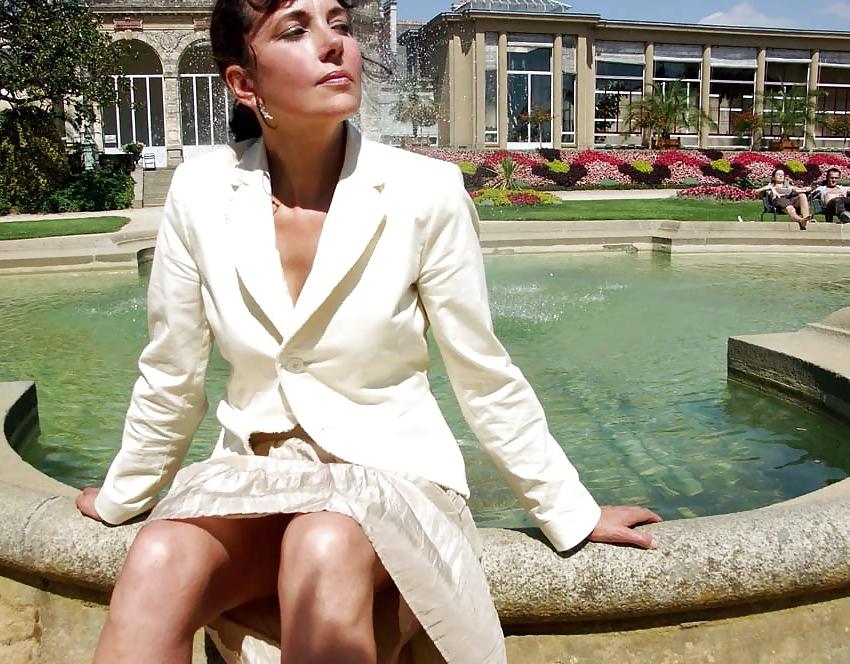 25P FRENCH NADINE flashing in a public park 2005