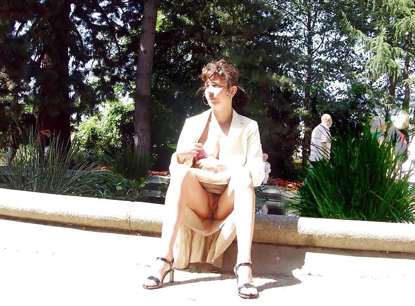 25P FRENCH NADINE flashing in a public park 2005