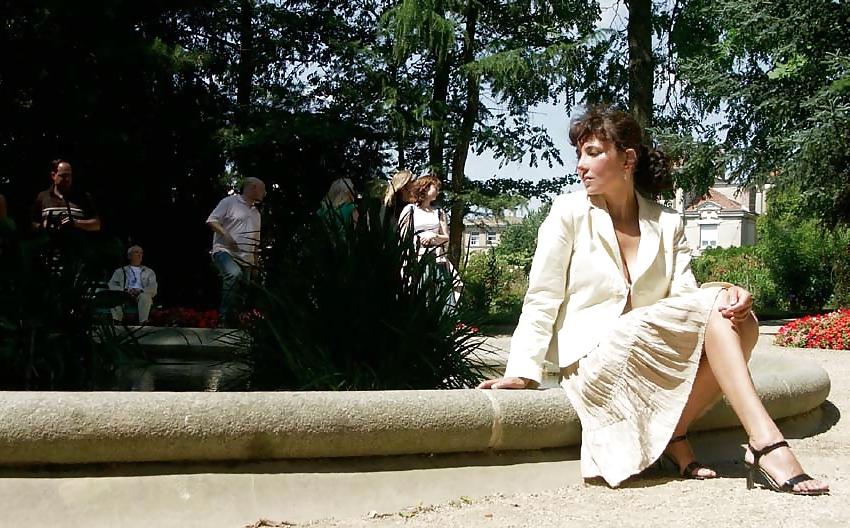 25P FRENCH NADINE flashing in a public park 2005