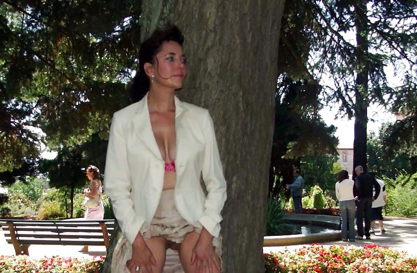 25P FRENCH NADINE flashing in a public park 2005