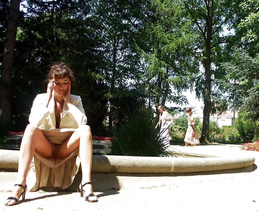 25P FRENCH NADINE flashing in a public park 2005