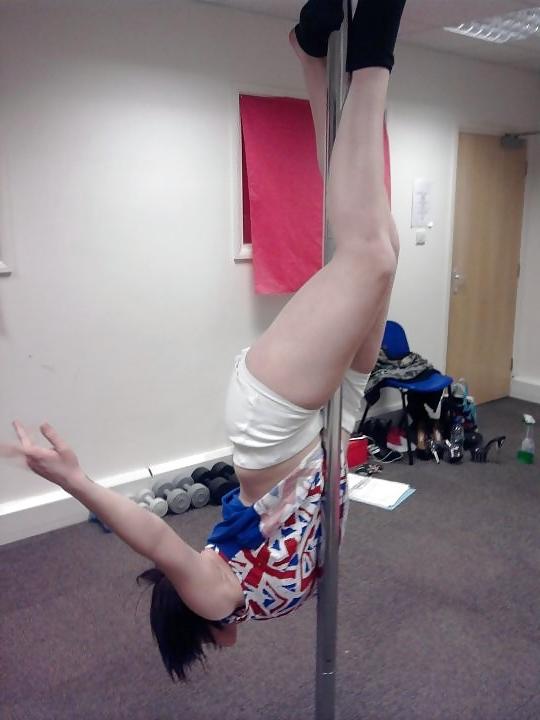 25P Dancing women