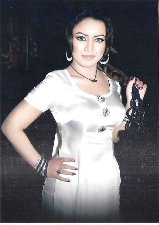 25P Paki Neha bloch Dancing girl